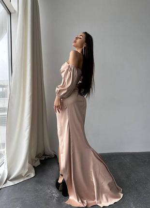 Роскошное платье со шлейфом и разрезом от бедра🥰2 фото