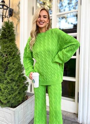Салатовое настроение: теплый женский костюм оверсайз для уюта и стиля