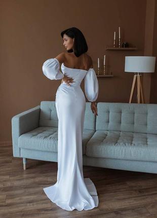 Розкішна біла сукня зі шлейфом та розрізом від стегна🥰4 фото