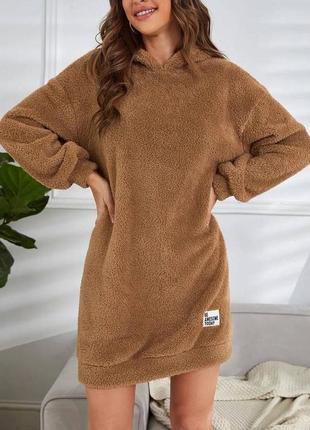 Теплое махровое платье туника с капюшоном свободного кроя короткая с рукавами теплая зимняя2 фото