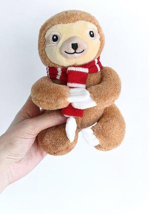 Чудова м’яка іграшка лінивець з шарфиком1 фото