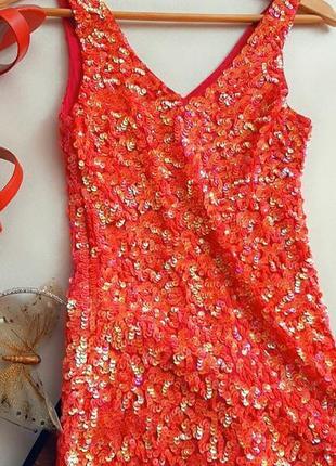 Невероятное розово-кораловое платье в паетках,1 фото