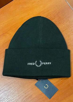 Fred perry graphic beanie night green c4114-q20 шапка унисекс темно зеленая оригинал5 фото