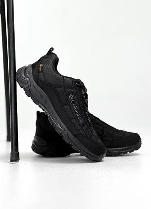 Columbia waterproof low total black