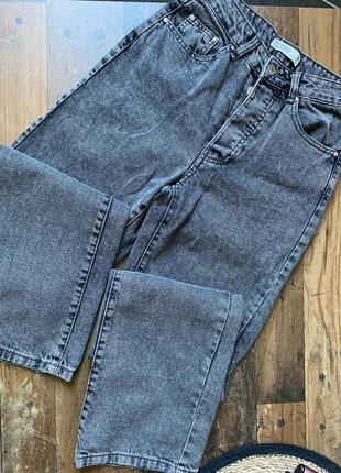 Серые прямые длинные джинсы5 фото