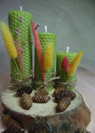Набір свічок ручної роботи із вощини на 8 березня 3 шт зеленого кольору з декором6 фото