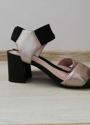 Босоніжки шкіра