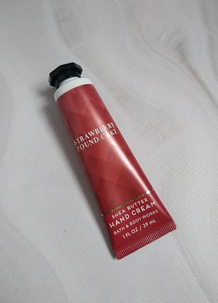 Крем для рук strawberry pound cake від bath and body works