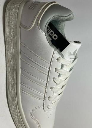 Женские кроссовки  adidas  цвет белый2 фото
