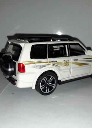Машинка іграшкова mitsubishi pajero автосвіт premium інерційний 1:32 білий3 фото