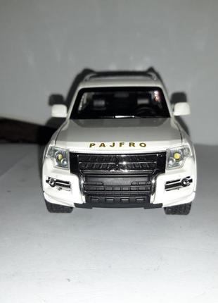 Машинка іграшкова mitsubishi pajero автосвіт premium інерційний 1:32 білий2 фото