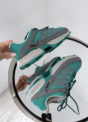 Мощные спортивные трекинговые кроссовки  inov 8 roclite 2807 фото