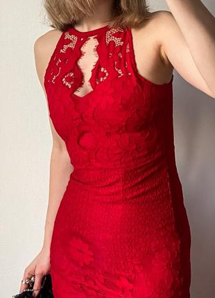 Червона вечірня сукня максі із мережива7 фото