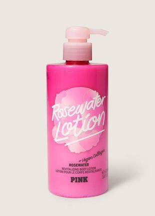 Увлажняющий лосьон для тела victoria’s secret pink rosewater revitalizing body lotion with vegan collagen