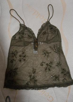 Стильная маечка оливкового цвета