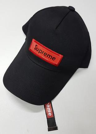 Чорна кепка супрім supreme