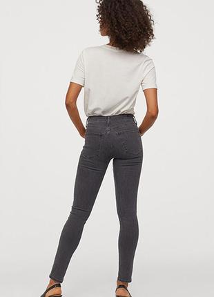 Оригинальные джинсы shaping skinny regular от бренда h&m 0399136033 разм. w25l343 фото