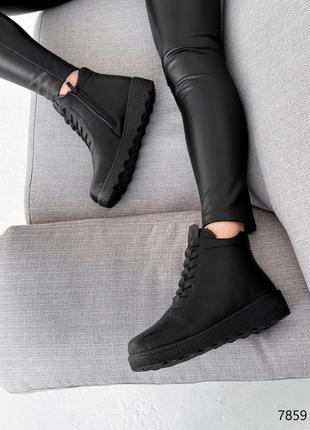 Черные кожаные зимние короткие низкие ботинки на шнурках шнуровке толстой подошве танкетке зима10 фото