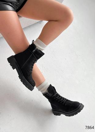 Черные замшевые зимние ботинки на шнурках шнуровке толстой подошве зима10 фото