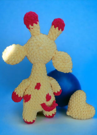 В'язаний гачком плюшевий жираф. іграшка.2 фото