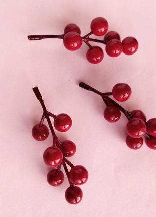Ягода на гілці декоративна червона 10 см