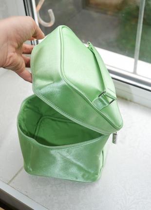Удобная и вместительная косметичка, салатовая сумка6 фото