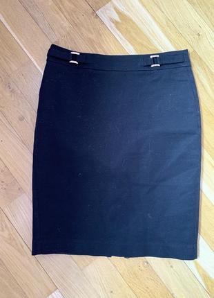 Строгая чёрная юбка-тюльпан с разрезом сзади