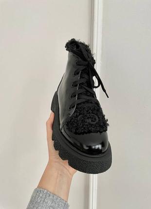 Черные зимние ботиночки из лакированной кожи с барашком7 фото