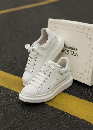Кожаные женские кроссовки alexander mcqueen triple white (36-41)😍