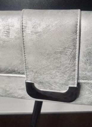 Серебристый клатч
