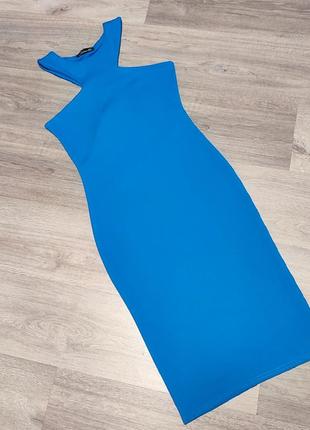 Розкішна блакитна сукня