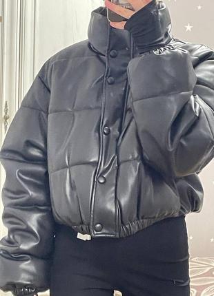Теплий зимовий пуфер з еко-шкіри5 фото