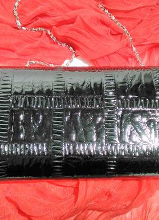 Лаковий красивий чорний вечірній клатч з прикрасою3 фото
