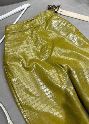 Стильные брюки из эко-кожи6 фото