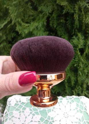 Продам большую кисточку для  хайлайтера