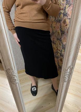 Базовая трикотажная чёрная юбка ниже колена на резинке 50-54 р