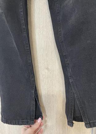 Прямые джинсы с разрезами внутри4 фото