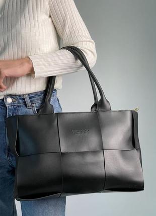 Женская сумка bottega veneta arco tote 35 black1 фото