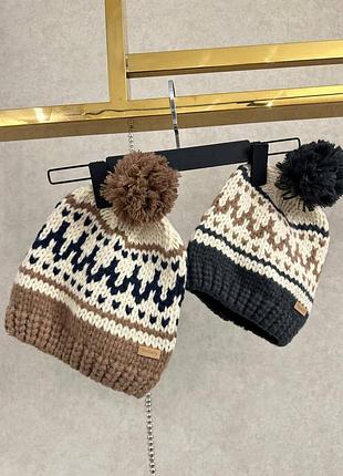 Брендовая шапка в стиле burberry