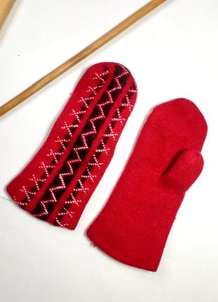 Варюшки на девочку перчатки красного цвета с элементами вышиванки