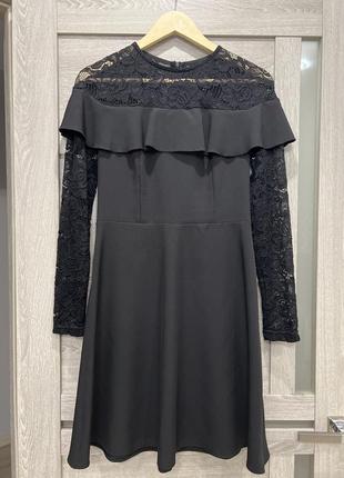 Стильное черное платье с кружевом1 фото