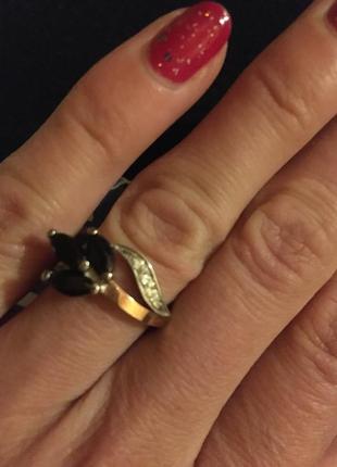 Серебряное кольцо с вставкою золота и фианиту, акция -15%.3 фото