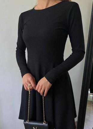 Платье колокольчик, черное женское платье с широкой юбкой, платье в рубчик