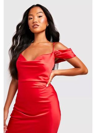Красное сатиновое вечернее платье длины макси от boohoo ( платье на новый год, вечернее платье, атласное платье макси)3 фото