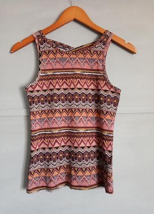 Майка. топ. интересная спинка.