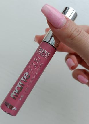 Bless beauty matte liquid
Bourjois rouge edition,02