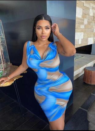 Класна блакитна сукня plus size принт абстракція prettylittlething