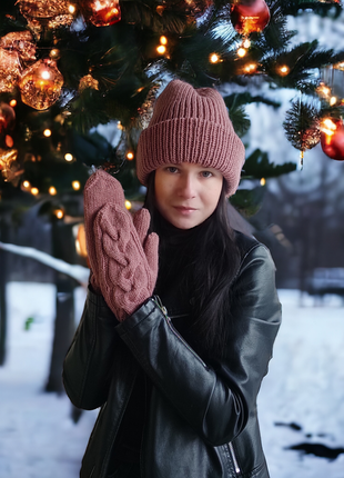 Шапка и перчатки комплект из полушерстяной пряжи