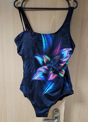 Сплошной купальник.