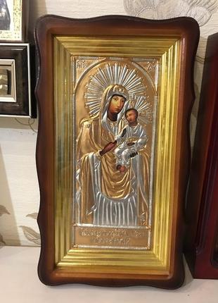 Икона озарянской божей матери в деревянной оправе , подарочный вариант